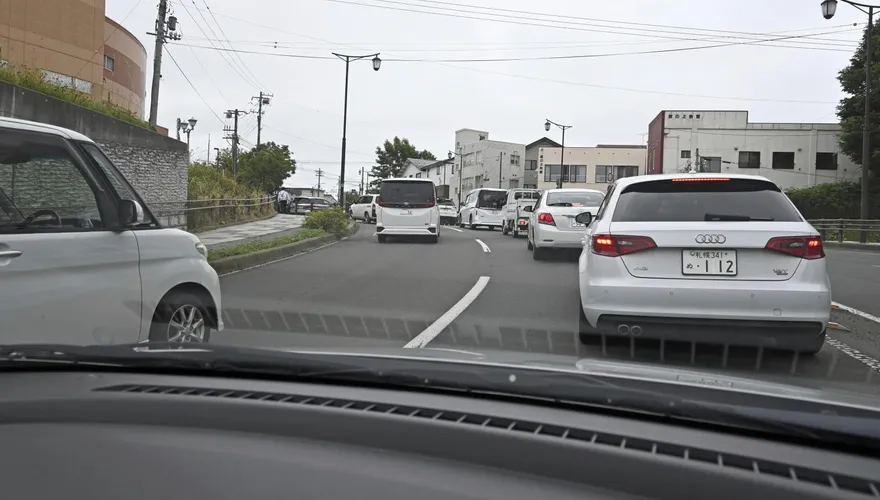 俄8.8強震引發海嘯恐慌…日女開車避難不慎「衝下懸崖」亡