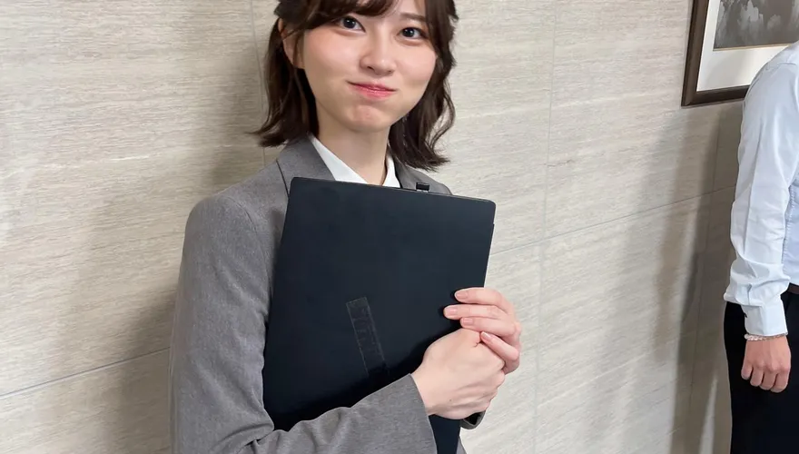 日甜美OL一張照片爆紅全球　獲馬斯克轉發本人超驚喜