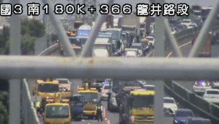 國3慘烈重大事故！6大小車追撞「30歲男頭破命危」
