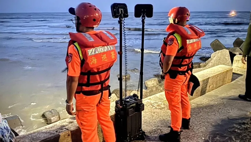 竹圍漁港2高中生戲水遭海浪捲走！海巡緊急搜救中