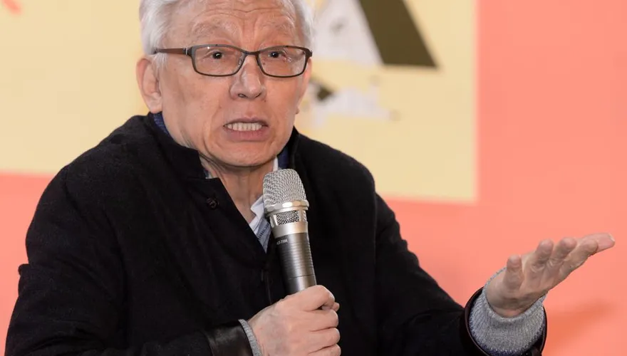 曹某又出狂言！游盈隆嗨唱改編神曲酸：昨夜興誠已墜落