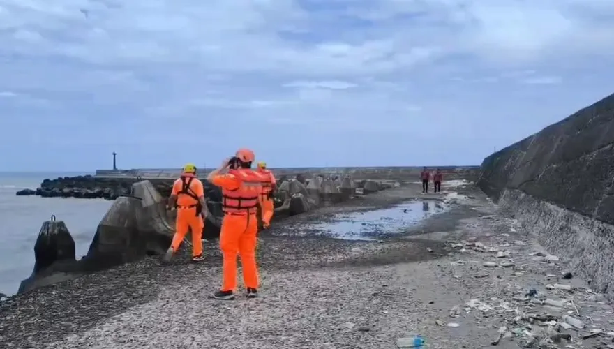 竹圍海水浴場2落水高中生「搜救30小時」遺體尋獲　家屬淚崩
