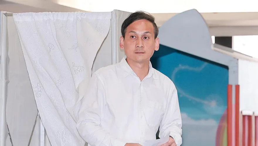 爆何博文從政「腳踏兩條船」內幕！葉元之嗆：我看不起他