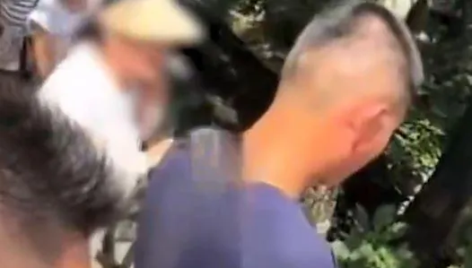 丹東鳳凰山悲劇！陸51歲男坐欄杆失足身亡　妻4米外目睹全程