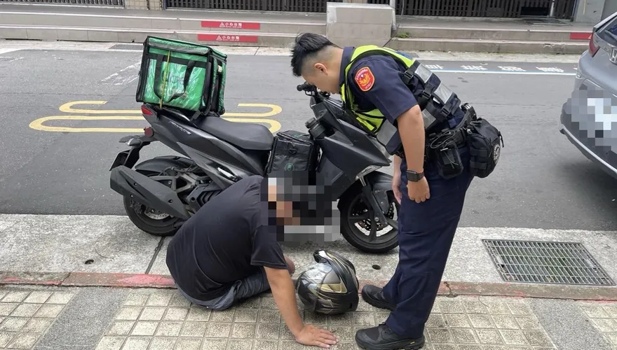 外送員高溫曬昏派出所門口倒地　警即刻救援助送醫