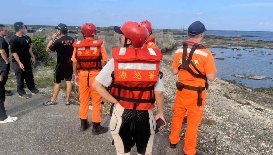 新北貢寮獨木舟出海翻覆1人失聯　海空搜索救援