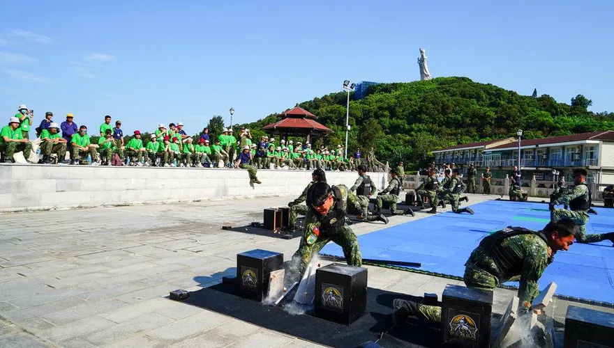 馬防部「雲台戰技隊」操演！戰鬥營學員欣賞直呼：好熱血