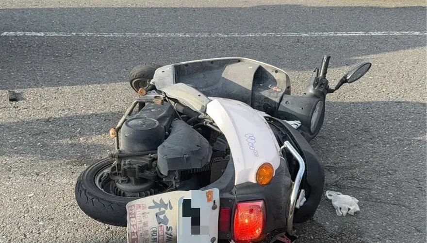 高雄機車相撞！騎士皆倒地　她無呼吸心跳送醫搶救