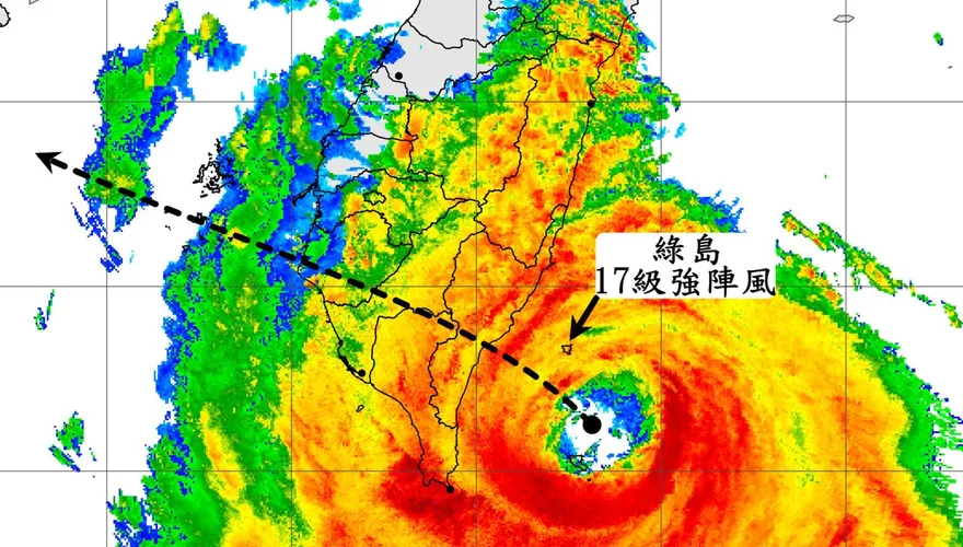 楊柳颱風「眼牆正通過綠島」！　17級風狂颳驚現「水往上流」