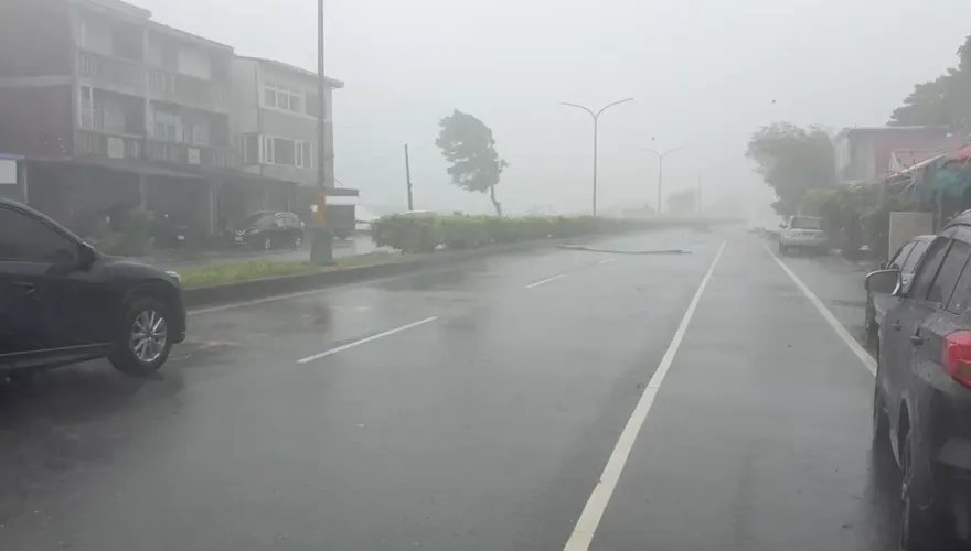 國家級警報響！11縣市豪大雨特報　花東炸超大豪雨