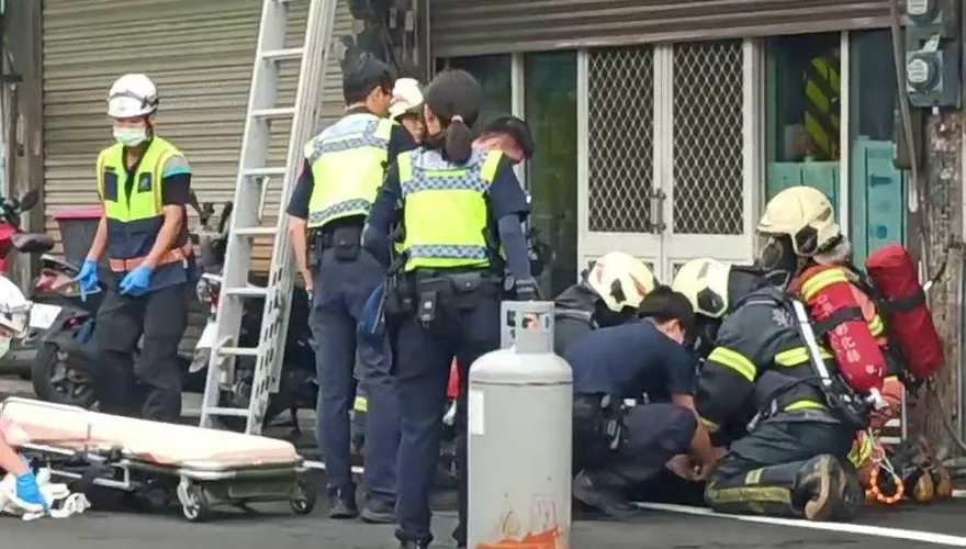 影/彰化驚見「持刀狂徒開瓦斯對峙」！直擊警封街圍捕