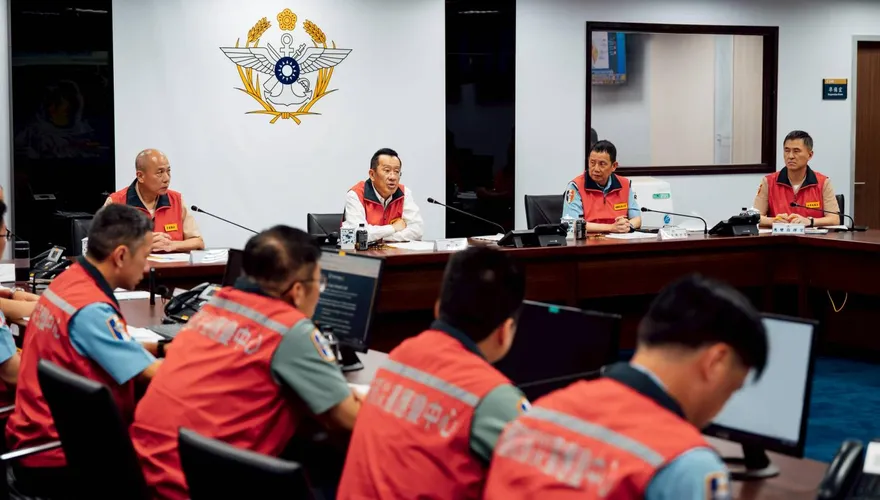 主持楊柳颱風應變中心會議　顧立雄：積極配合中央救災
