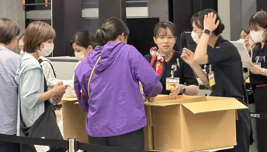 華航大阪航班延誤7小時慘睡機場！旅客淚：幽閉恐懼症發作