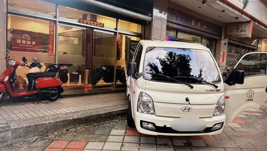 影/竹聯幫因8千萬內鬨？旗下當鋪被撞「疑自己人幹的」