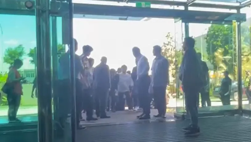 影/卓榮泰早上斥「博聲量」下午同台踉蹌　盧秀燕大氣扶一把