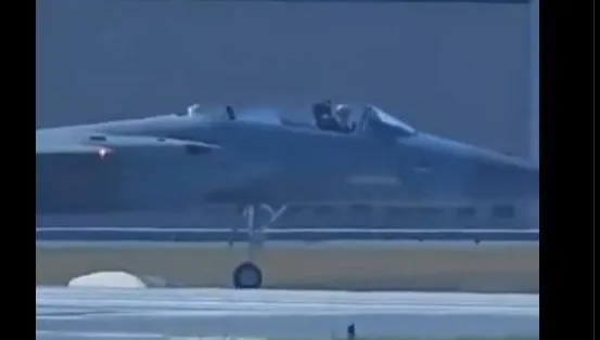 美F-15戰機零速彈射驚險一幕　乘員爬行逃生畫面曝光