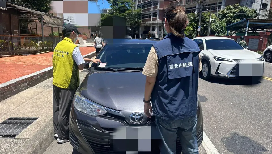 影/科技執法抓車牌　宜蘭分署在基隆路邊逮欠款13萬大戶