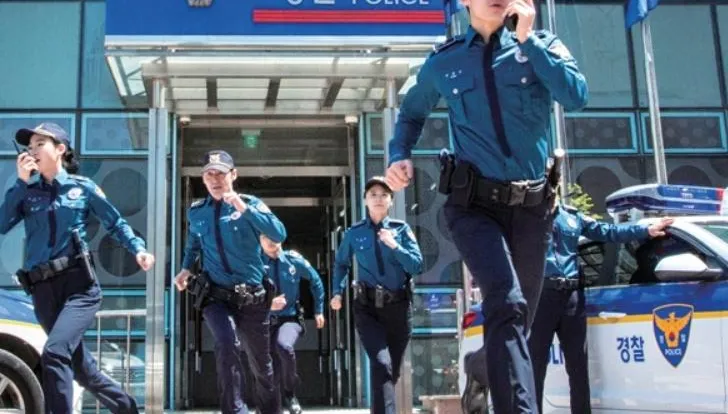 首爾夜間驚見「半透明3D投影警察」　網嚇：以為是阿飄