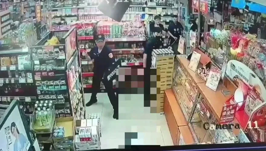 影/內湖驚見「全聯賣場內持刀狂徒刺傷員警」！驚悚直擊