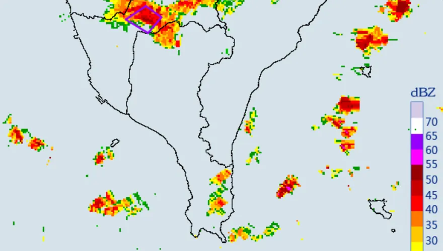 高雄雷神降臨！氣象署緊急發布大雷雨即時訊息　慎防雷擊冰雹