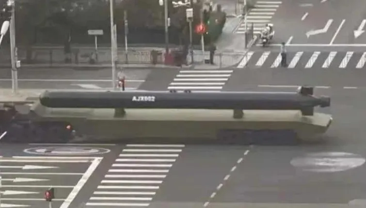 陸九三閱兵「重器曝光」！外媒揭巨型「水下無人載具」將亮相