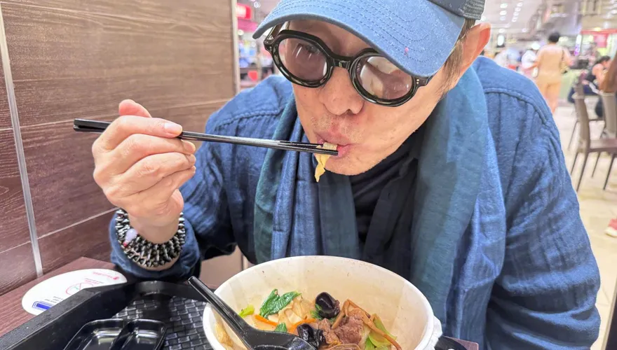 1天前才宣布住院！李連杰吃刀削麵樂喊「出廠了」曝現況