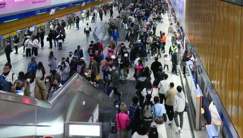 北捷分流策略失效！新埔站人潮如跨年　通勤族：擠到無法上車
