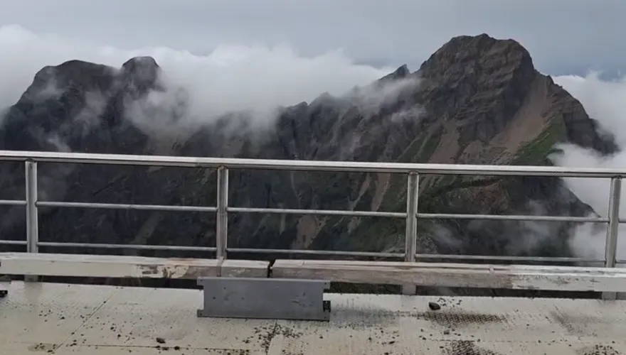 影/玉山東峰2名山友「遭雷擊」！女山友頭爆血　搜救隊急出動