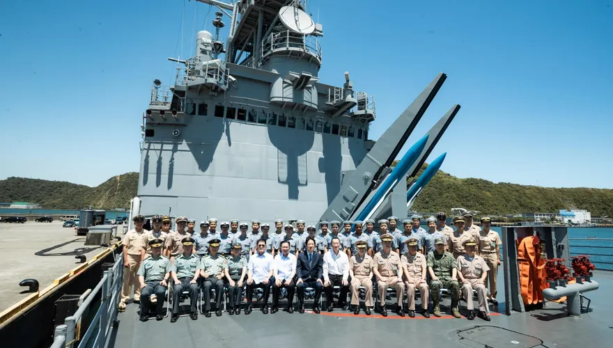 視導海軍基隆級驅逐艦　賴清德：2030年國防預算將達GDP 5%