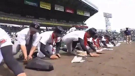 影/沖繩尚學甲子園奪冠！球員挖紅土帶回家影片爆紅