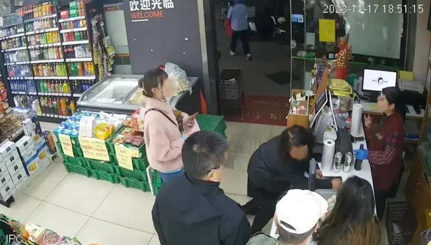 上海大媽退貨爭執倒地亡　便利店「見死不救」判賠142萬