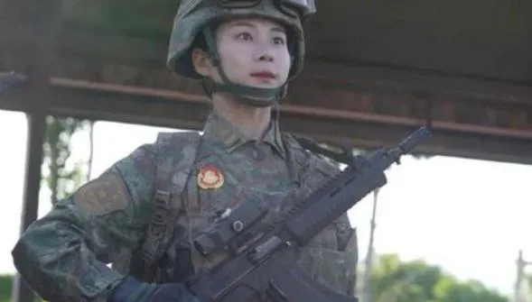 陸九三閱兵「唯一女教練」曝光！帶領男性隊伍魔鬼操練被讚爆