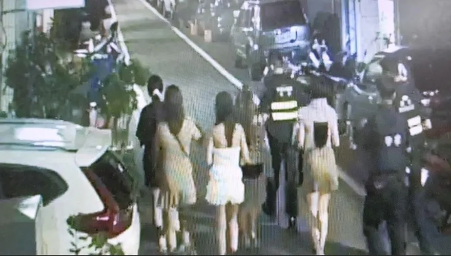 影/桃園KTV搗黃　逾10泰妹「短裙高跟鞋」躲警街頭跑百米