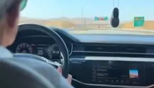 影/糗！土耳其交通部長上傳開車影片　眼尖網友發現超速遭開罰