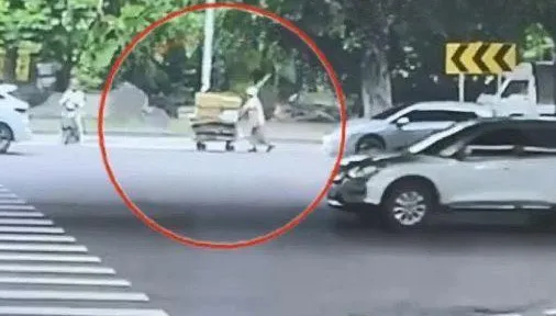 影/台中8旬嬤慘遭賓士撞死　冷血駕駛竟連輾2次