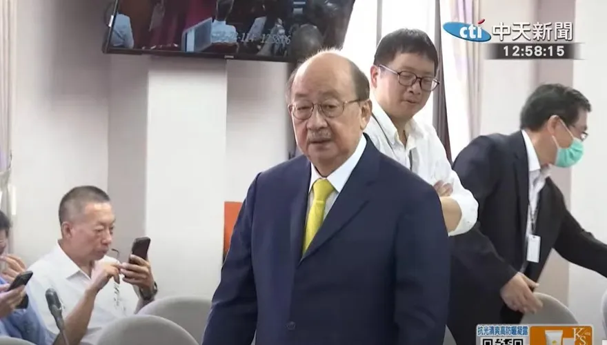 傳過半綠委簽連署書要撤換柯建銘　柯妻淚訴：讓他當完總召