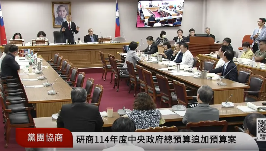 韓國瑜凌晨1點還在加班！原因曝光 破4萬網友大喊「辛苦了」