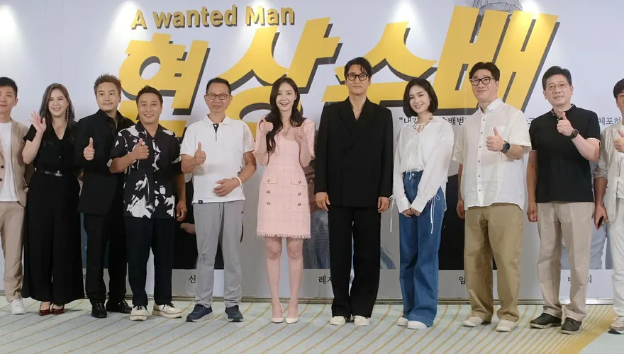 3韓星來台中拍戲！黃小柔七夕合照申鉉濬　甜喊：情人節禮物