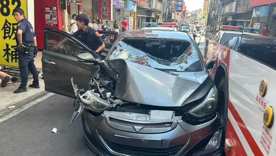 影/驚險直擊！桃園平鎮警匪追逐戰　通緝犯拒檢狂逃被逮