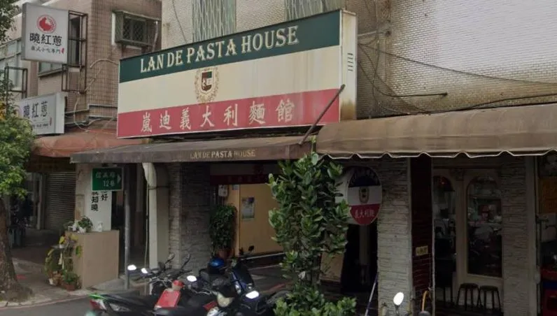 連鎖義大利麵再爆「蟑螂餐」　客人反應店員竟笑回：中獎啦