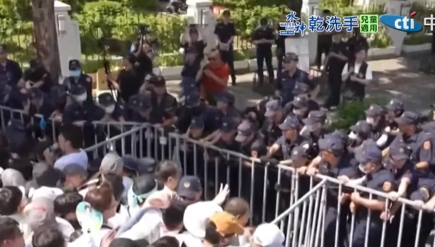 小草走讀與警爆衝突！民眾黨轟：賴清德多怕人民上街？