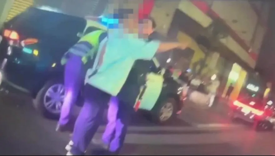 影/台男、土籍男疑為愛對決2印度男　4人「街頭大亂鬥」