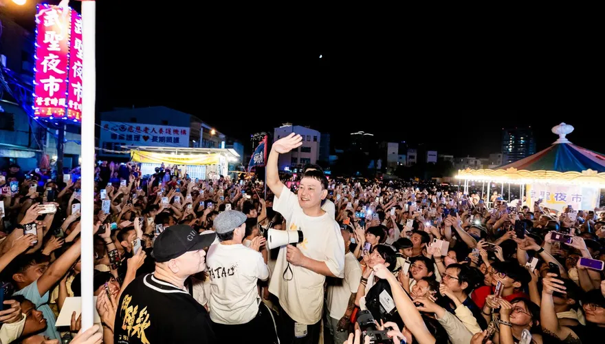 《角頭》11天破1.4億！全台夜市掃街人潮擠爆　暖幫粉圓冰阿婆修店面