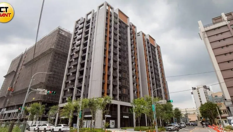 超可怕社區電梯！受困、劇晃、指示燈整組掉　住戶不敢搭了