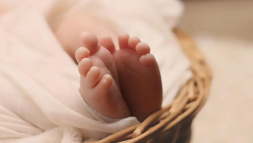 陸夫妻「為寶寶取名」鬧翻　孩子1歲多仍無戶口無法打疫苗