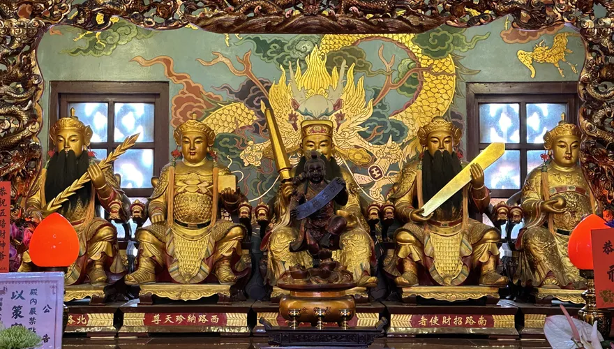 太神奇！苗栗龍鳳宮9神像「鬍鬚全變長」　妙事竟非第1次