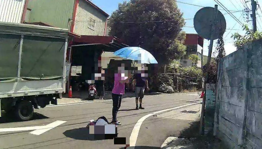 影/彰化80歲嬤Y字路遭撞飛5公尺　重摔全身骨折亡