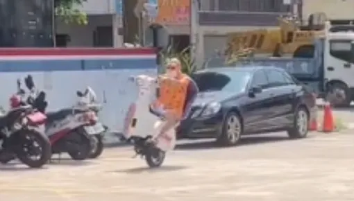 影/台中加油站驚見獨輪車「龜仙人」騎獨輪車！　最高恐噴8萬