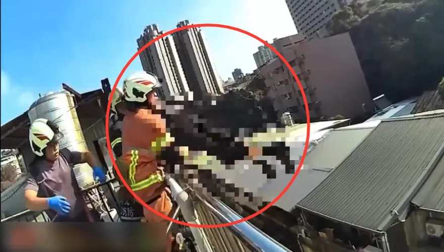 影/淡水翁想不開翻越頂樓欄杆　警消合力及時救回