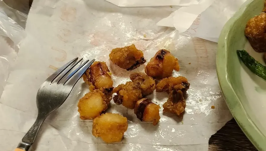 不到10塊炸魷魚要價60元！老闆稱「生食級」遭網友打臉